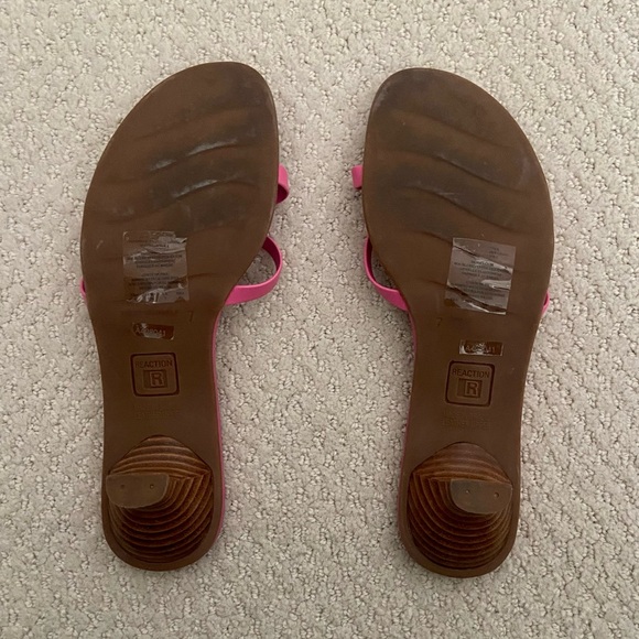 *MUST GO* VEUC Kenneth Cole Reaction Medium Pink Heels w/ Flower - Faux Leather - Picture 8 of 8